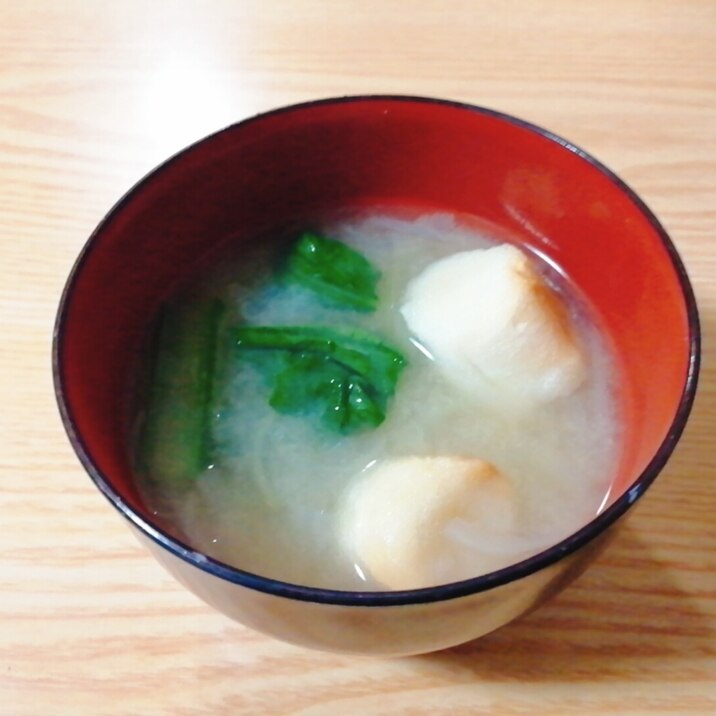 小松菜と玉ねぎと麩の味噌汁